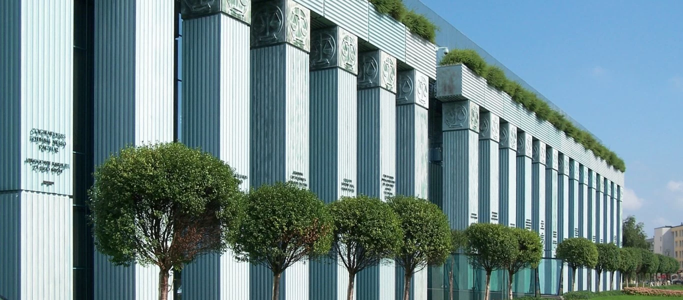  «Μετωπική» Πολωνίας και ΕΕ: Το πολωνικό Συνταγματικό Δικαστήριο απέρριψε απόφαση ευρωπαϊκού Δικαστηρίου